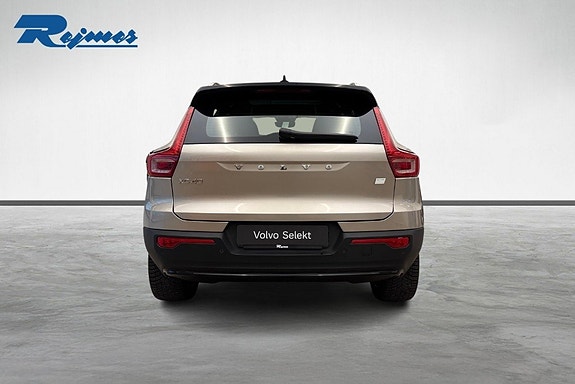Volvo XC40 25 of 28