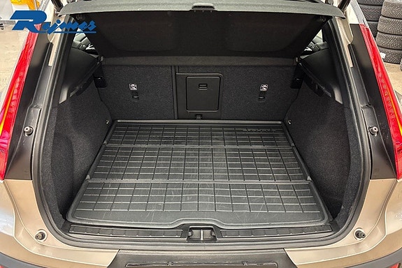 Volvo XC40 19 of 28