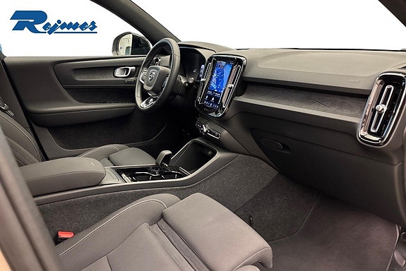 Volvo XC40 5 of 28