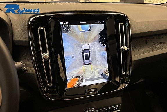 Volvo XC40 14 of 28