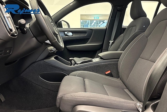 Volvo XC40 6 of 28