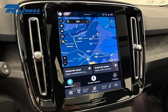 Volvo XC40 13 of 28