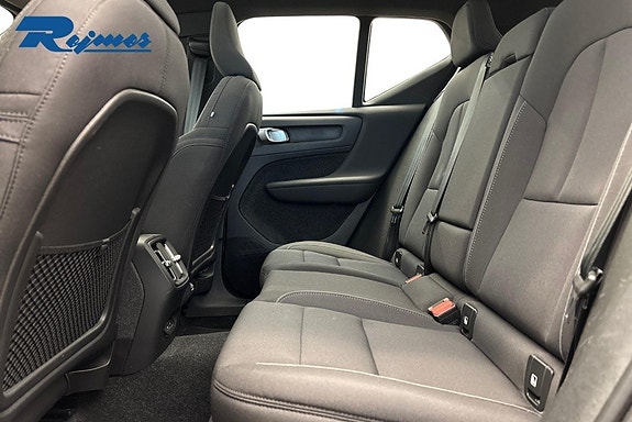 Volvo XC40 7 of 28