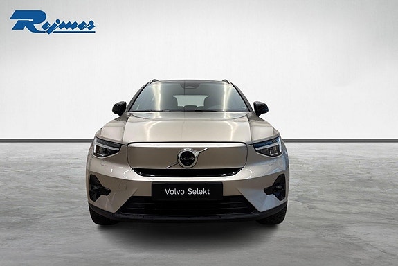 Volvo XC40 24 of 28