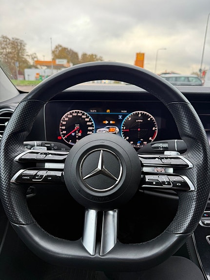 Mercedes-Benz E220 9 of 12