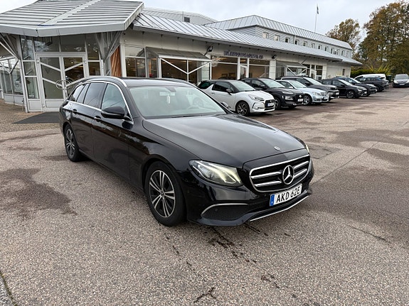 Mercedes-Benz E220 3 of 12