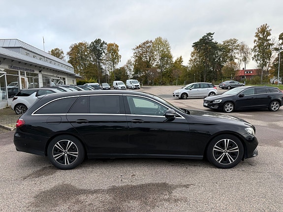 Mercedes-Benz E220 4 of 12