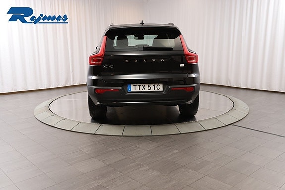 Volvo XC40 16 of 23