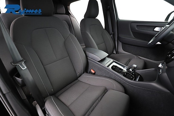 Volvo XC40 6 of 23