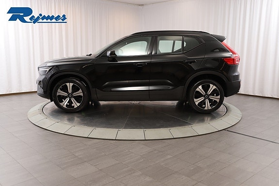 Volvo XC40 3 of 23
