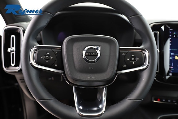Volvo XC40 13 of 23