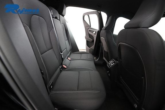 Volvo XC40 10 of 23
