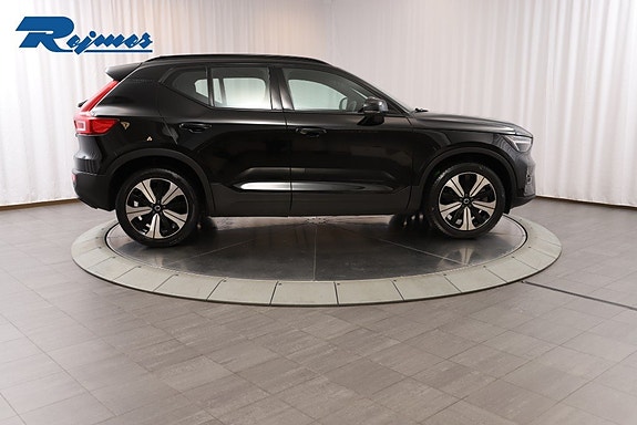 Volvo XC40 8 of 23