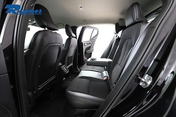 Volvo XC40 7 of 28