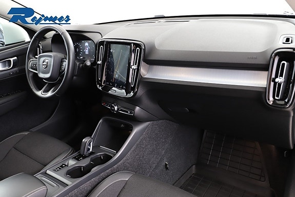 Volvo XC40 24 of 28