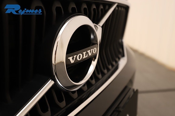 Volvo XC40 17 of 28