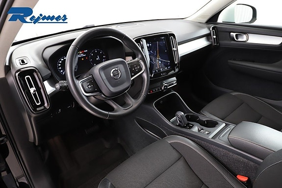 Volvo XC40 5 of 28