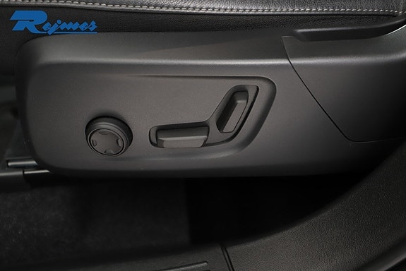 Volvo XC40 6 of 28