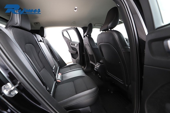 Volvo XC40 8 of 28