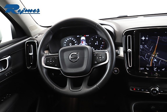 Volvo XC40 4 of 28