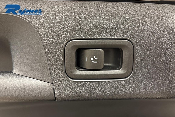 Mercedes-Benz CLA250 e 19 of 25