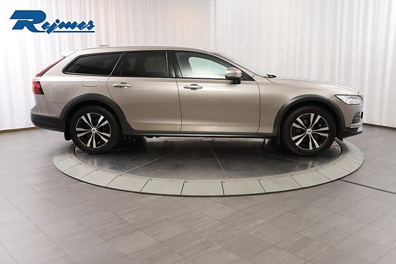Volvo V90 Cross Country 8 of 23
