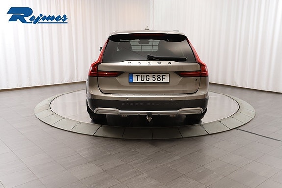 Volvo V90 Cross Country 16 of 23