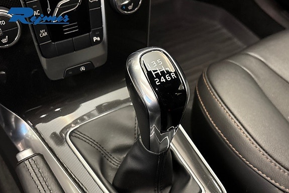 Volvo V40 Cross Country 13 of 20