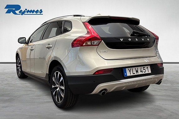 Volvo V40 Cross Country 3 of 20