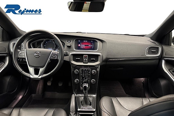 Volvo V40 Cross Country 2 of 20