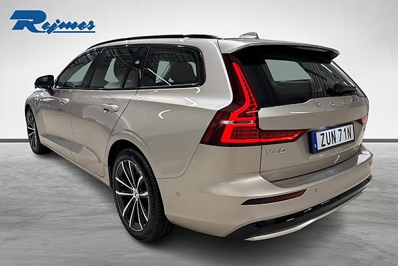 Volvo V60 2 of 20
