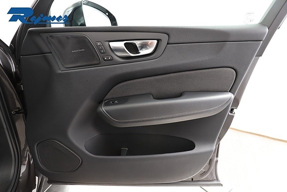Volvo XC60 13 of 30
