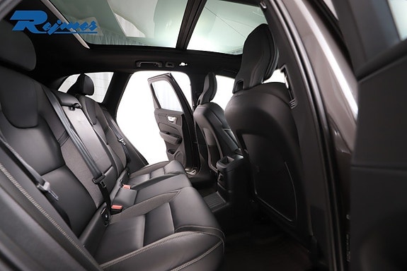 Volvo XC60 8 of 30