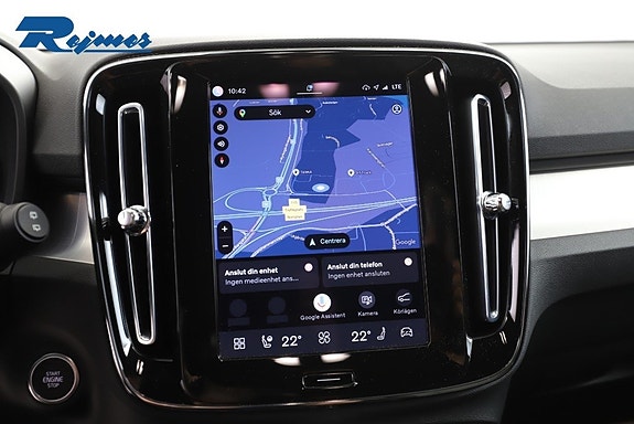 Volvo XC40 10 of 28