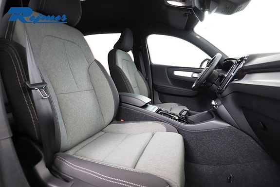 Volvo XC40 25 of 28