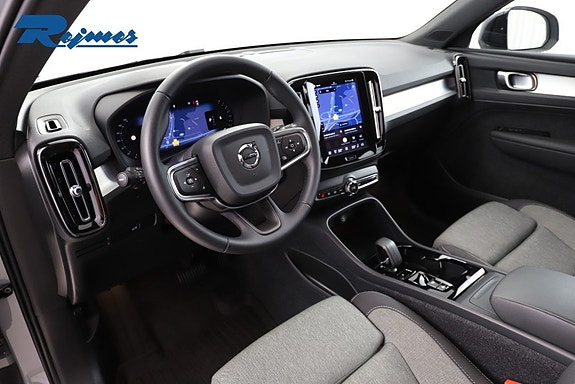 Volvo XC40 5 of 28
