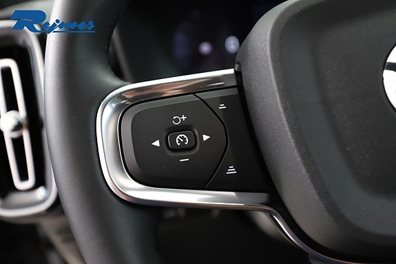 Volvo XC40 11 of 28
