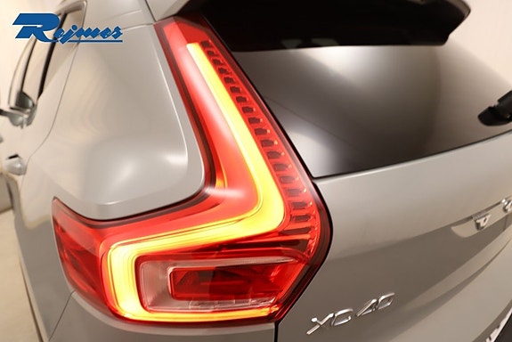 Volvo XC40 16 of 28