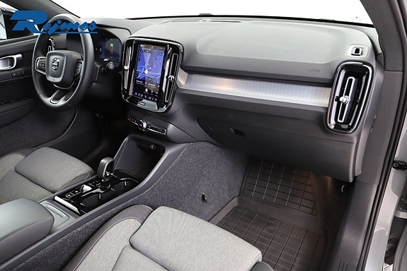 Volvo XC40 24 of 28