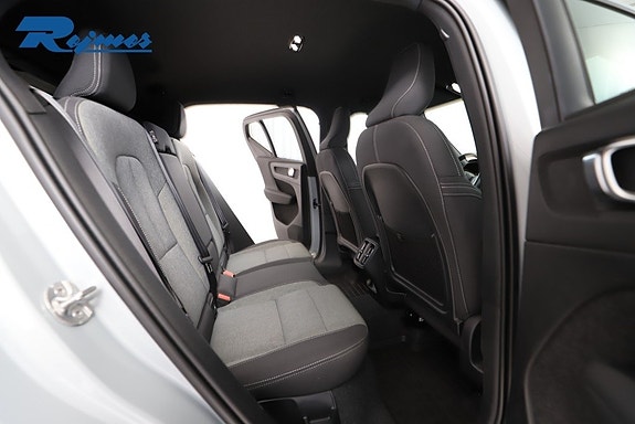 Volvo XC40 8 of 28