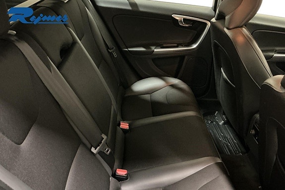 Volvo V60 12 of 19