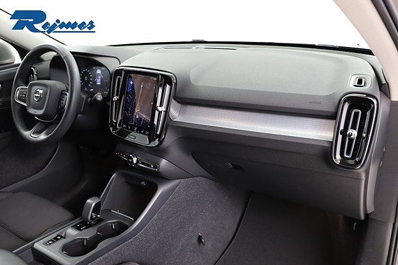 Volvo XC40 25 of 29