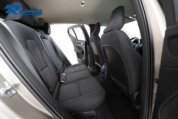 Volvo XC40 8 of 29