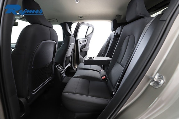 Volvo XC40 7 of 29