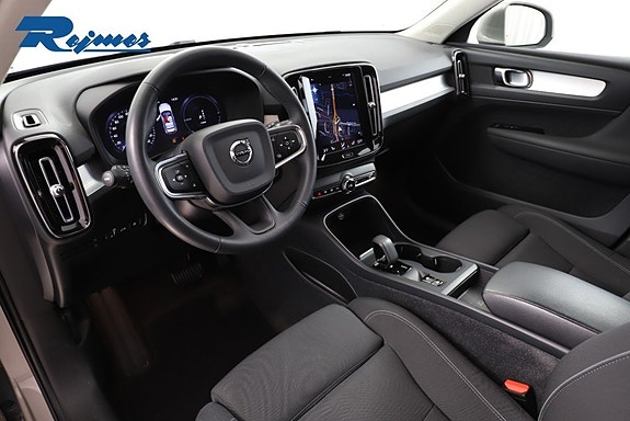 Volvo XC40 5 of 29