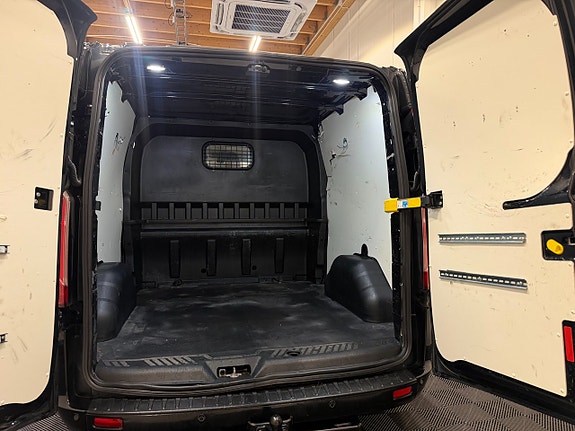Ford Transit Custom 18 of 30