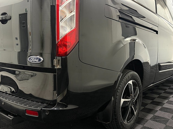 Ford Transit Custom 12 of 30