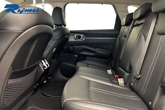 Kia Sorento 7 of 24