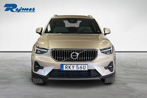 Volvo XC40 12 of 17