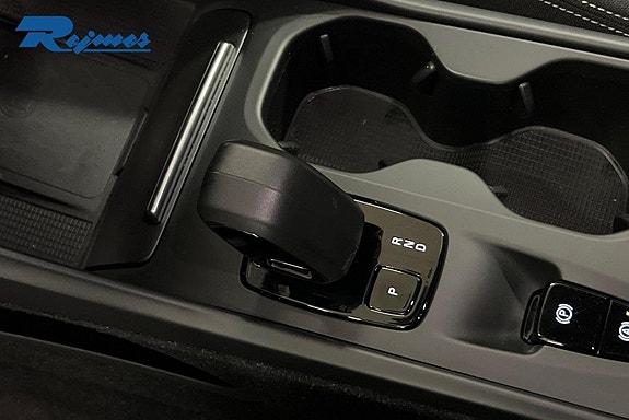 Volvo XC40 4 of 17
